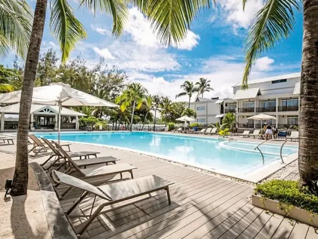 Le Peninsula Bay Beach Resort & Spa