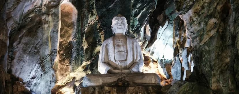 Tajemství Mramorových hor: Přírodní divy i duchovní skvosty Vietnamu