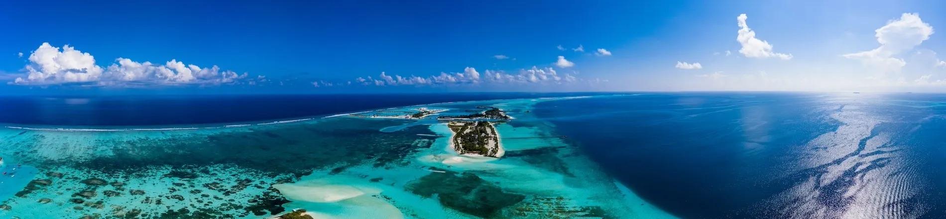 Potápění mezi korálovými útesy Malediv