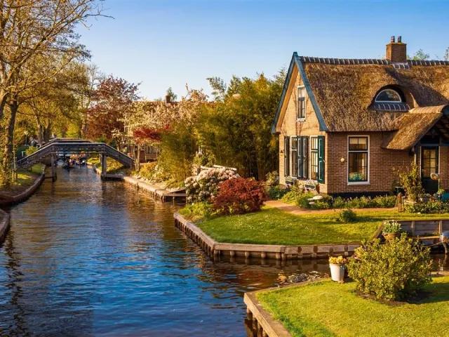 Amsterdam, pohádkový Giethoorn a rozkvetlý Keukenhof
